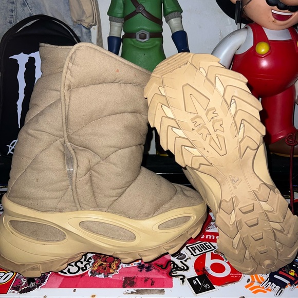 size 12 Yeezy insulated boots - Picture 3 of 6